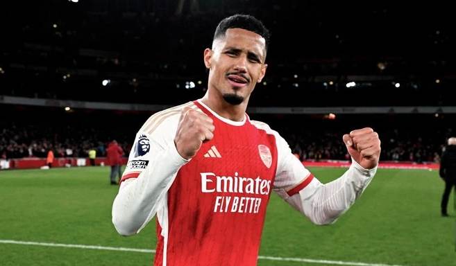Số áo Saliba chuyển sang con số 2 trong mùa giải 2023/2024