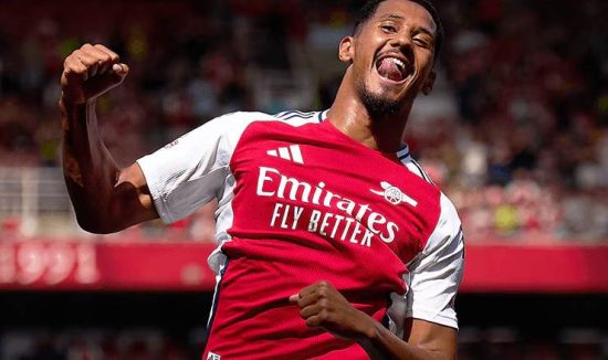 Số áo Saliba mặc là chiếc áo số 12 đánh dấu sự quay lại Arsenal của anh