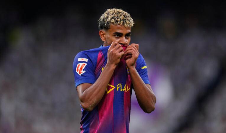 Số áo Yamal bắt đầu được chú ý khi ra mắt Barcelona